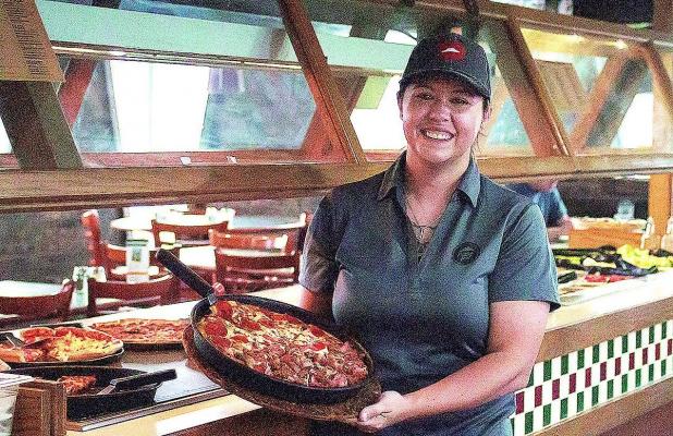Lincoln’s Pizza Hut has a new General Manager Lincoln SentinelRepublican